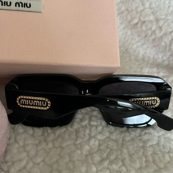 Miu Miu Black Oversized Sunglasses - Picture 2 of 5